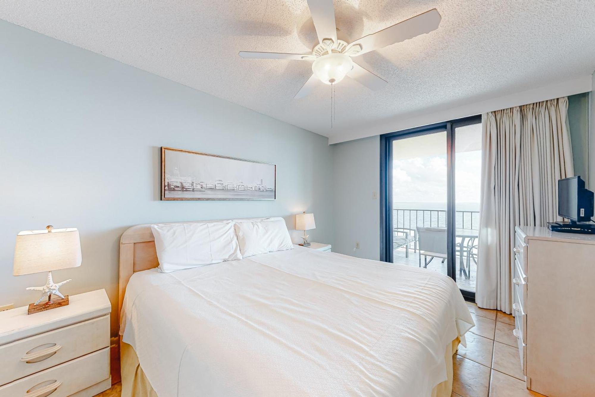 Phoenix Vacation Rentals Orange Beach Room photo