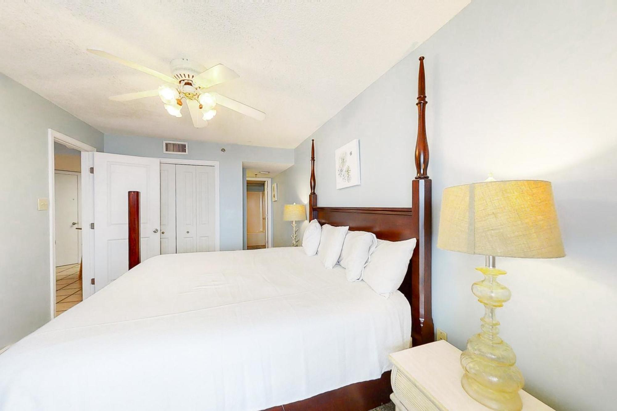 Phoenix Vacation Rentals Orange Beach Room photo